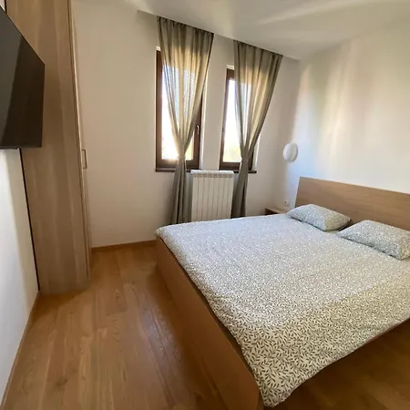 Coco Leo - Mona Apartment